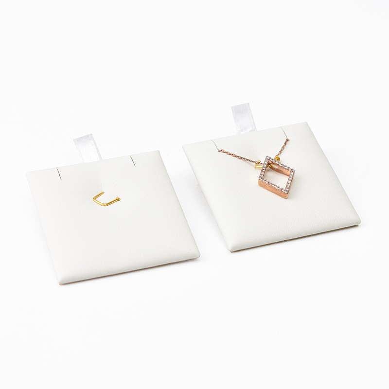 Taco pp colgante + cadena 46x50 mm.